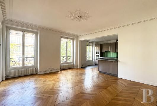 paris - Quartier des Halles, entre le boulevard de Sébastopol et la rue de la Cossonnerie, un appartement ancien de 103 m² au 3e étage d'un immeuble rénové